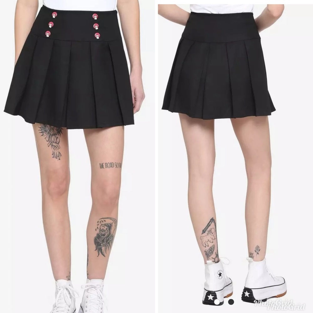 Hot Topic Black Mushroom Button Sailor Skirt pleated black mini skirt Y2k